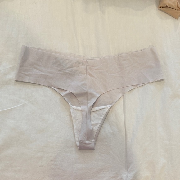 Pink by Victoria’s Secret no show thong M - Picture 6 of 6